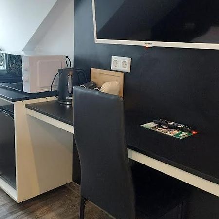 Apartments Am Wald 1 คาร์ลสรูเฮอ ภายนอก รูปภาพ