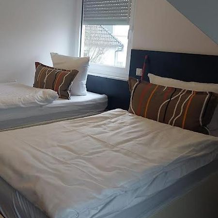 Apartments Am Wald 1 คาร์ลสรูเฮอ ภายนอก รูปภาพ