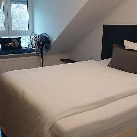 Apartments Am Wald 1 คาร์ลสรูเฮอ ภายนอก รูปภาพ