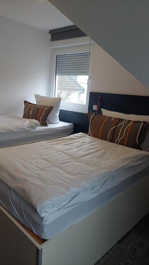 Apartments Am Wald 1 คาร์ลสรูเฮอ ภายนอก รูปภาพ