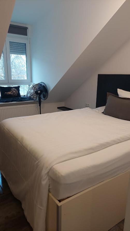 Apartments Am Wald 1 คาร์ลสรูเฮอ ภายนอก รูปภาพ
