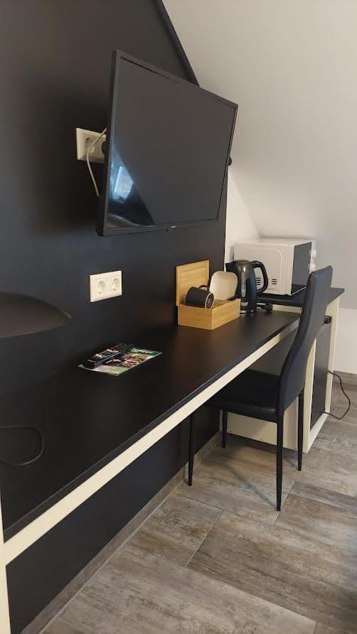 Apartments Am Wald 1 คาร์ลสรูเฮอ ภายนอก รูปภาพ