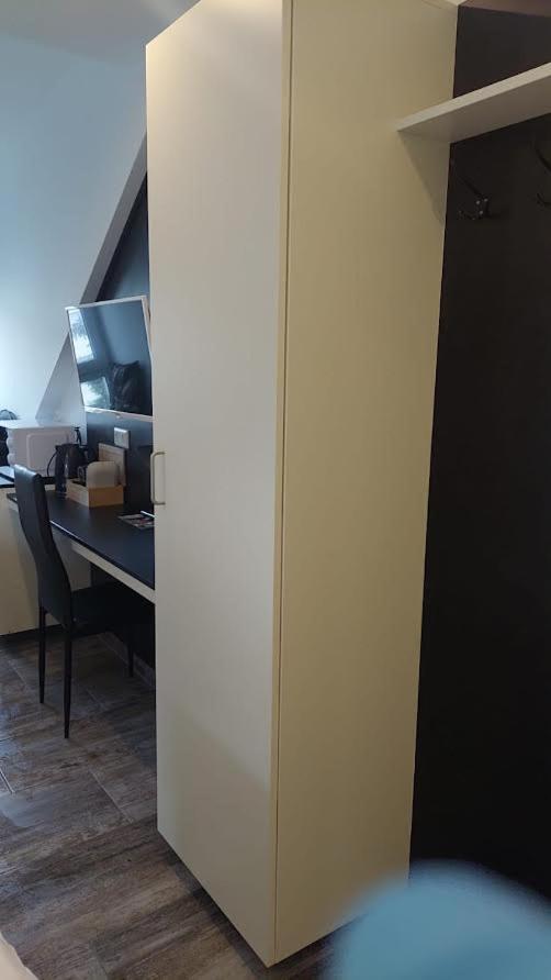 Apartments Am Wald 1 คาร์ลสรูเฮอ ภายนอก รูปภาพ